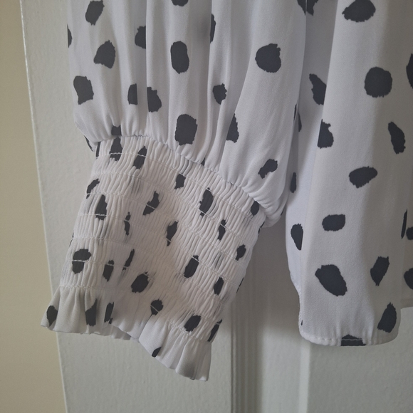 Jones New York White Blouse with Black Spot Print and Tie Detail - Picture 3 of 5